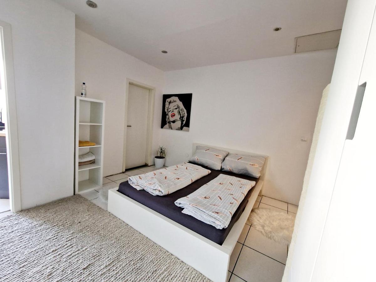 Gruppenfreundliches Apartment ヘルツォーゲンアウラッハ エクステリア 写真